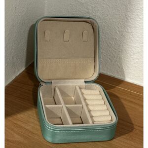 Green Portable Jewelry Organizer Storage Case NWOT